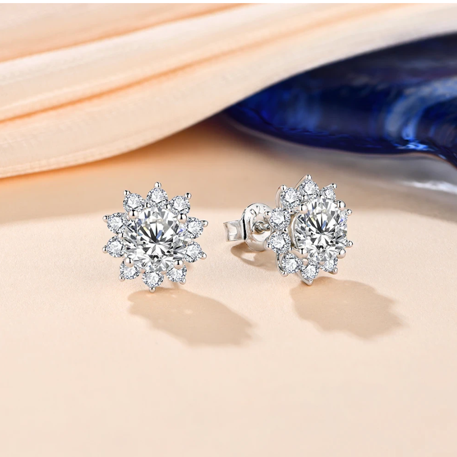 The Snow Stud Earrings Moissanite